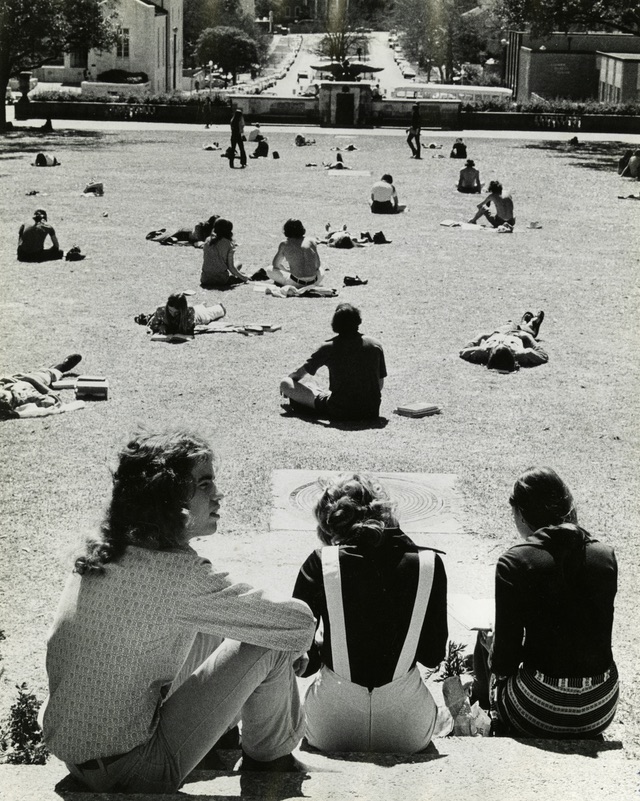 Photograph of students on Main Mall